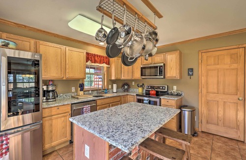 Piney Creek Cabin | Family Blue Ridge Gem w/Hot Tub! 1/2 Mi to River