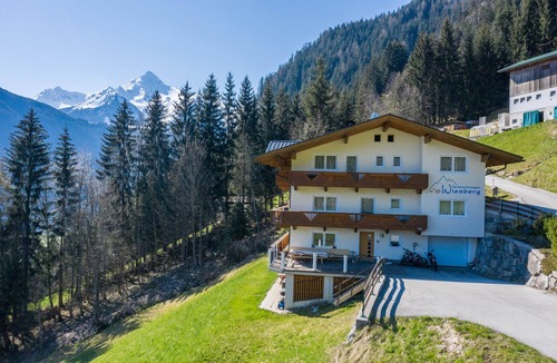Hoarberg Apartment | "Ferienwohnung Helena" Close to the Ski Resorts Penken & Ahorn with Mountain View
