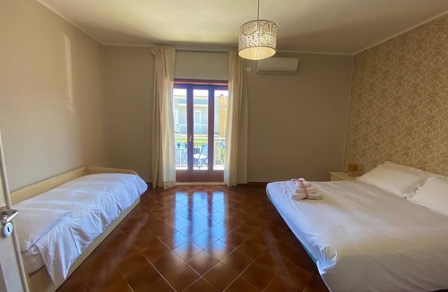 Santa Maria la Carita Apartment | Five minutes from the excavations of Pompeii, family apartment with parking space.