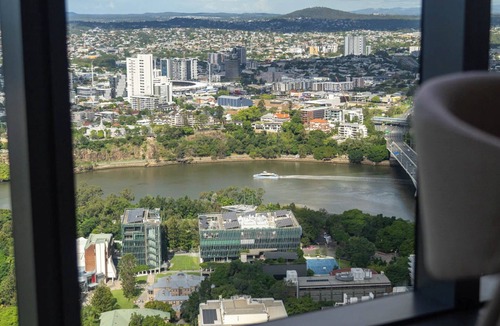 Brisbane Apartment | Flat White with a View - Lv48 Apt next to the Star