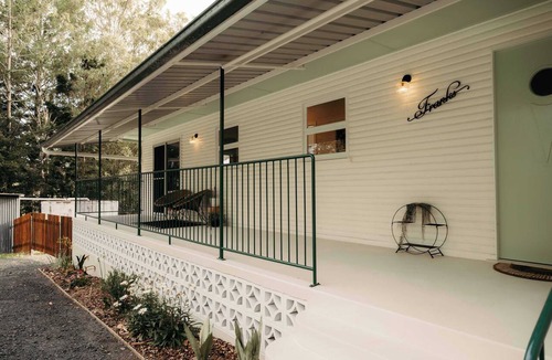 Fawcetts Plain House | Frank's Place – Mid-Century Farmhouse & Horse Riders’ Haven