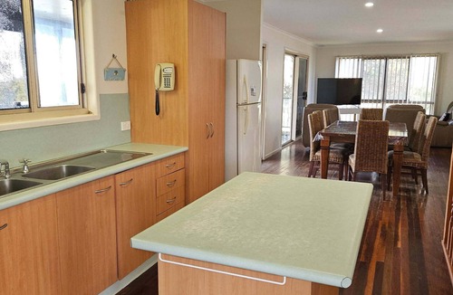 Eurong House | Fraser Island.Rays Place Eurong 4BR Home ,Ocean Views, BBQ Hut & Verandahs –