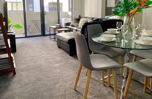 Woolloongabba Apartment | ★Gabba Central★ Sleeps 4 | 2km to CBD