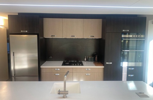 Kelvin Heights Apartment | Garden apartment, lake + mountain views, sunny, near ferry to town, sleeps four