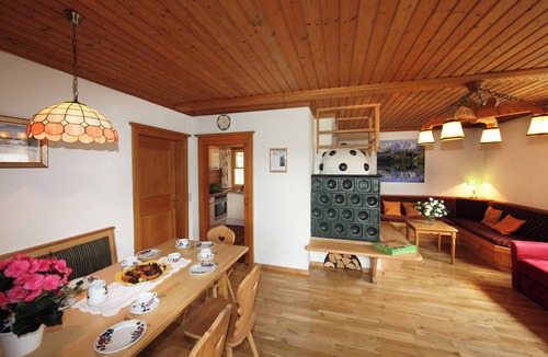 Lahntal Apartment | Garden apartmentMandl near Zell am See Ground floor Swimming pond Garden Sauna Dogs allowed
