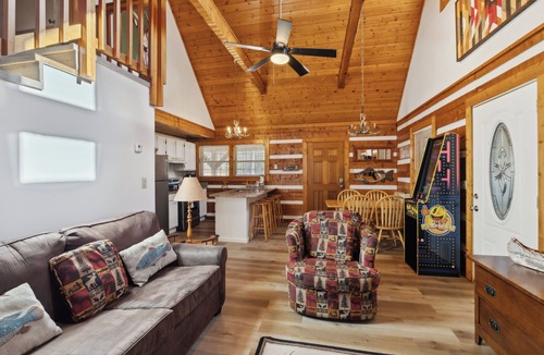 Gatlinburg Cabin | Gatlinburg | Pet Friendly | Hot Tub | Game Room | WiFi | Fireplace