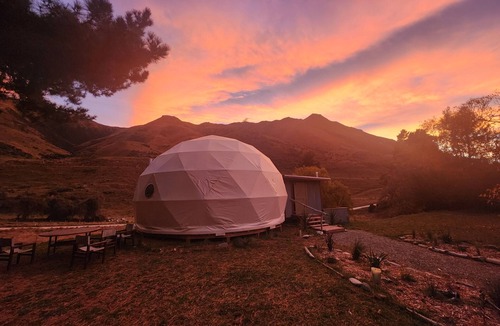 Danseys Pass Cabin | Geodome Retreat - Fireplace, Hot Tub & Mountain Views + Sauna by the river