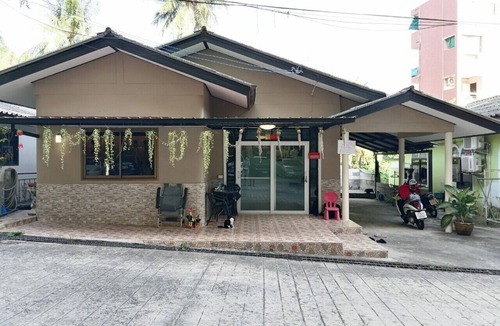 Patong House | Getaway near Patong Beach, shops and restaurants. Homey, private, and memorable.