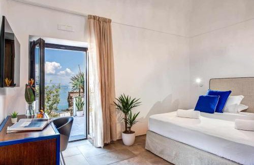 Vico Equense Apartment | GOCCE VILLAS - Casa Rosada Waterfront Villa With Private Pool