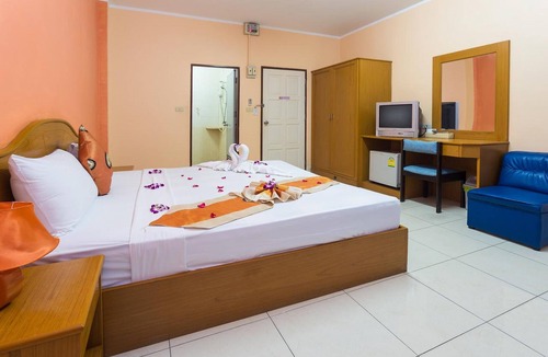 Nanai Road House | Guesthouse Belvedere - Central Bedroom near Patong Beach and Restaurant