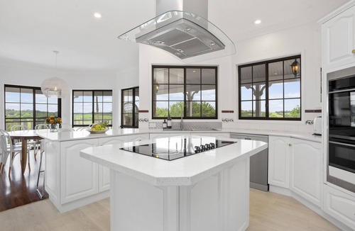 Pearces Creek House | Halt Hill - Large Homestead in the Byron Hinterland with Sweeping views