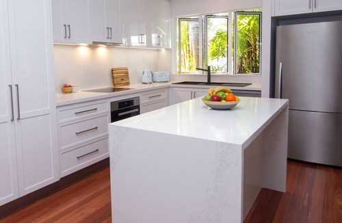 Port Douglas House | Hanalei Beach House, 3min walk to Beach, Private Heated Pool!