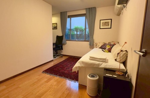 Setagaya House | Hanegi Park Dog Lover Home Stay - near Shimokitazawa, 10 min to Shibuya下北沢 渋谷至近 羽根木公園前の邸宅犬好きな方ホームステイ