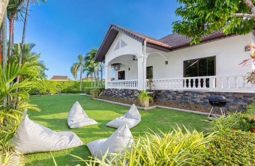 Chalong Villa | Happy Family Villa 2 -Phuket Private Pool Villa 5 bedrooms with large kitchen and garden