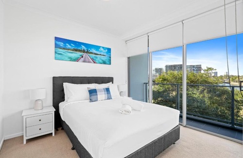 Biggera Waters Hotel | Harbour Quays Apartments