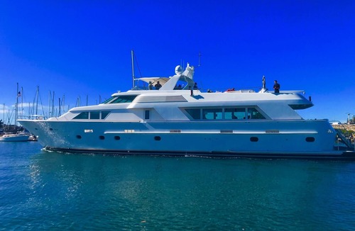 Pebble Beach Boat Rental | Hatteras 113 Yacht - Traveling The CA Coast