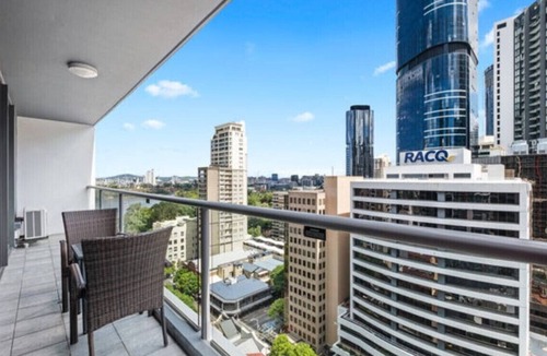 Brisbane Central Business District Apartment | Heart of Brisbane CBD close to casino city hall botanic garden