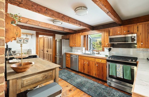Luray House | Heritage House - 13m to Shenandoah NP, Pool, Hot Tub, Mountain Views, EV