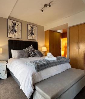 Strand Apartment | Hibernian Towers 1503