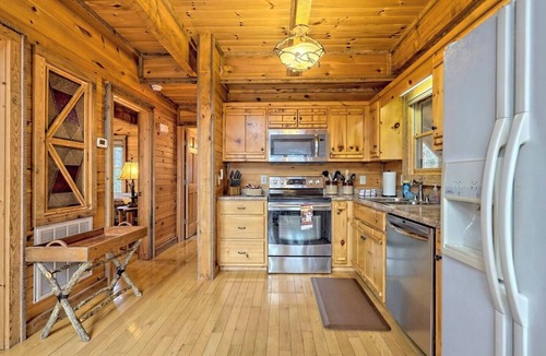 Hayesville Cabin | Hidden Escape Chalet by Chatuge Home Concierge | Lake & Mountain Views · Hot Tub · Firepit