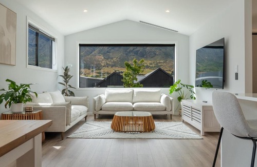 Kawarau Falls House | Hidden Gem Special Offer Sleeps 6