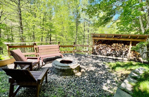 Jefferson House | Hidden Ridge Lodge-Spacious | Sleeps12 | Game Room | Firepit | Dog Friendly | Smart TV