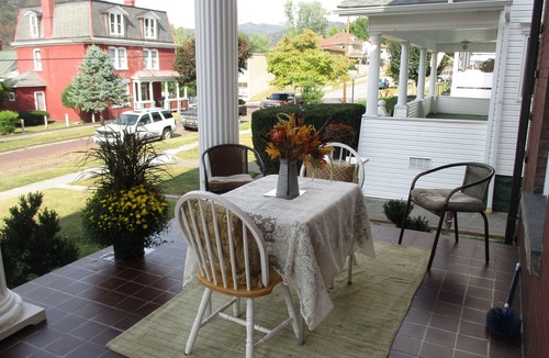 Bellepoint House | Historic gem! Elegant decor/antiques-Gateway to New River Gorge Nat'l. Park