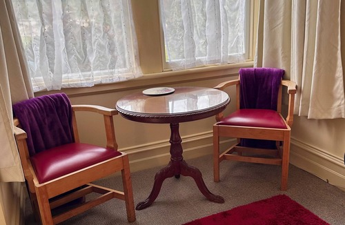 Lower Shotover Villa | Historical Laurel Bank House, quiet, peaceful & close to Queenstown/Arrowtown.