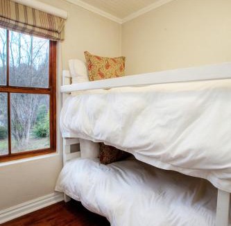 Hogsback Hotel | Hogsback Arminel Self catering Cottages