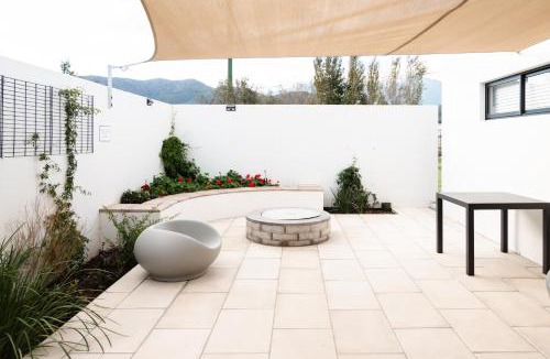 Robertson Apartment | Hole Inn 1