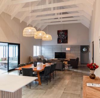 Robertson Apartment | Hole Inn 1