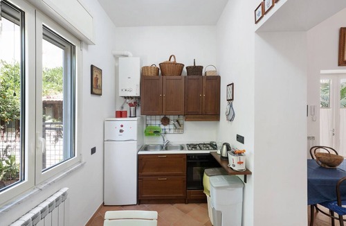 Meta House | Holiday Home 'Appartamento Anna' with Wi-Fi and Air Conditioning