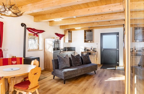 Bruck am Ziller House | Holiday Home 'Haus Glückswiese' with Zillertal Views and Private Terrace