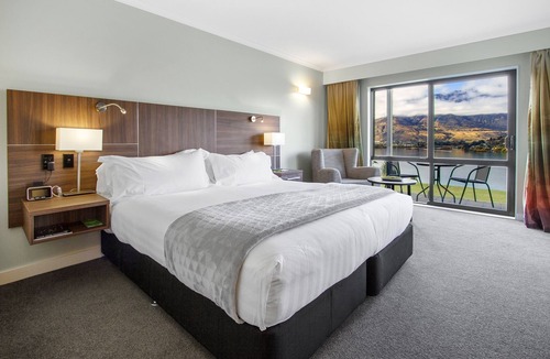 Queenstown Hotel | Holiday Inn Queenstown Frankton Road by IHG