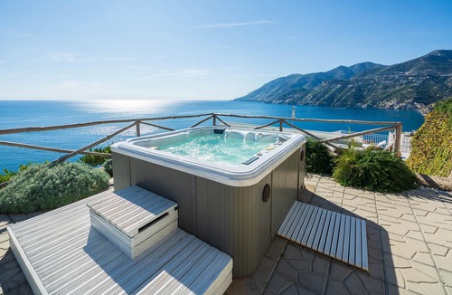Maiori Villa | Homerez - Villa for 8 ppl. with swimming-pool, jacuzzi and sea view at Maiori