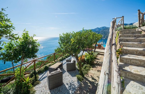 Maiori Villa | Homerez - Villa for 8 ppl. with swimming-pool, jacuzzi and sea view at Maiori