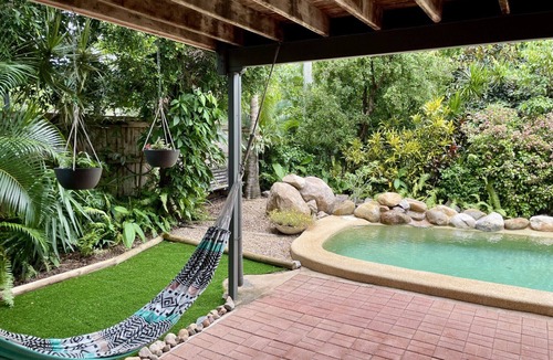 Horseshoe Bay Apartment | Horseshoe Haven tropical oasis.Spacious studio perfect for a short stay getaway.