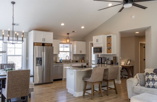 Beech Mountain Cabin | Hot Tub, Cozy, Central Air and Heat, 5 minutes to the Ski Resort! Yes, Deer!