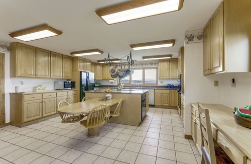 Glenwood Springs House | Hot Tub & Views! 8,000-Sq-Ft Glenwood Springs Gem