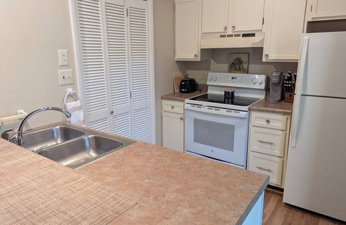 Wintergreen Condo | Ideal Location: 1-bedroom condo. Top of Wintergreen Resort. Easy walk all around