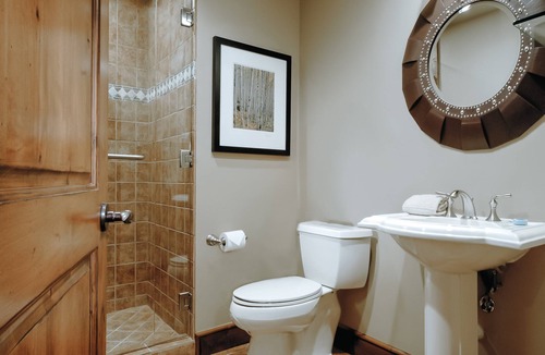 West End Hotel | Innsbruck Aspen | Deluxe One-Bedroom Garden Residence 03 w/Hot tub, Centrally located