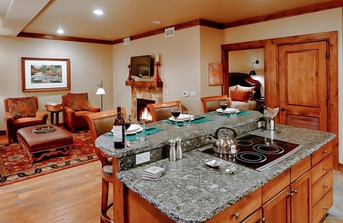 West End Hotel | Innsbruck Aspen | Deluxe One-Bedroom Garden Residence 01 w/Hot tub, Centrally located