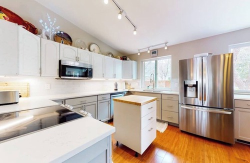 Carbondale House | Inviting home with private hot tub, amazing deck & prime location