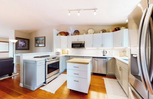 Carbondale House | Inviting home with private hot tub, amazing deck & prime location