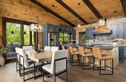 Cherry Log Cabin | Inviting Luxury Retreat Spectacular View Hot-Tub Fun Games