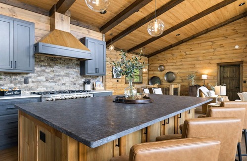 Cherry Log Cabin | Inviting Luxury Retreat Spectacular View Hot-Tub Fun Games