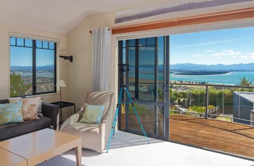 Britannia Heights House | Jacaranda - Views over Tasman Bay