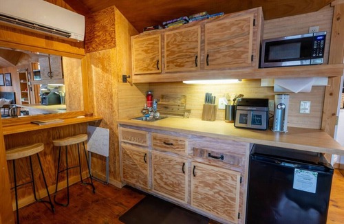 Apple Valley House | Jacuzzi - Zion Rangers Suite - Zion View