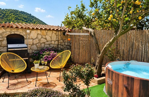 Termini Apartment | Jamm Suite - Patio with BBQ & hot tub
