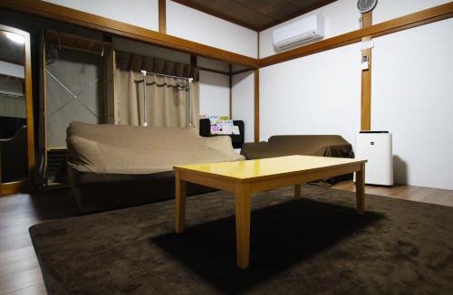 Fukui House | JR福井駅東口から徒歩7分(550m)。一棟貸切民泊トリプレッツ